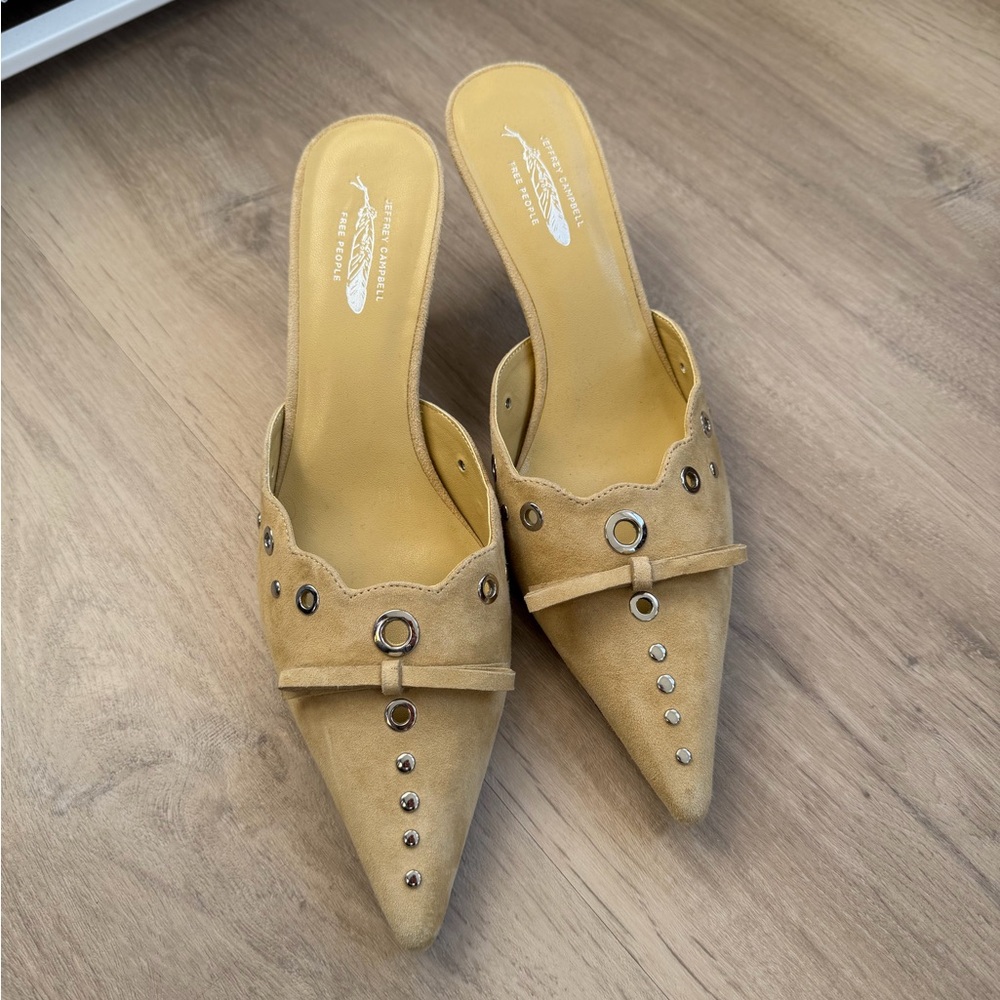 NWOT Jeffrey Campbell Studded Women's kitten heels